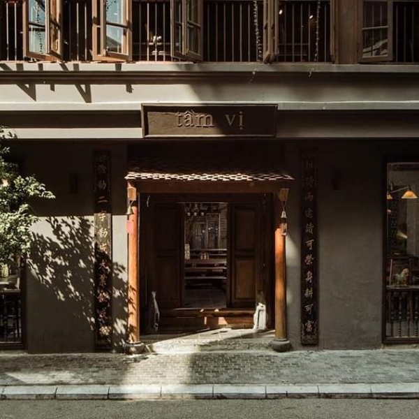 Chiếc cổng phong cách truyền thống bắc bộ nhà hàng Tầm Vị
